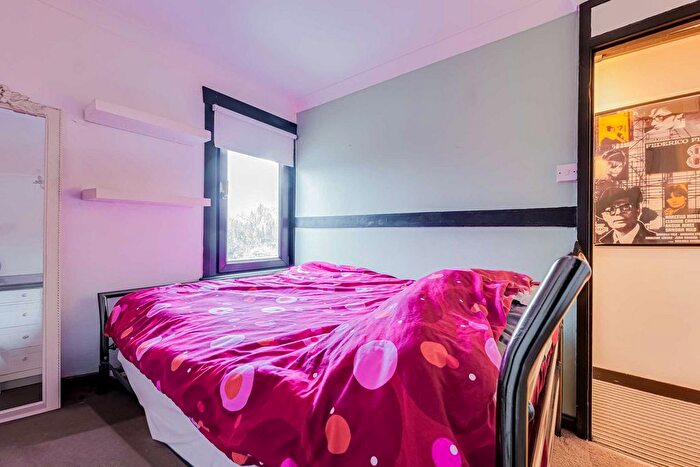 2 Bedroom Terraced House For Sale In Landwick Cottages, Southend-On-Sea, SS3