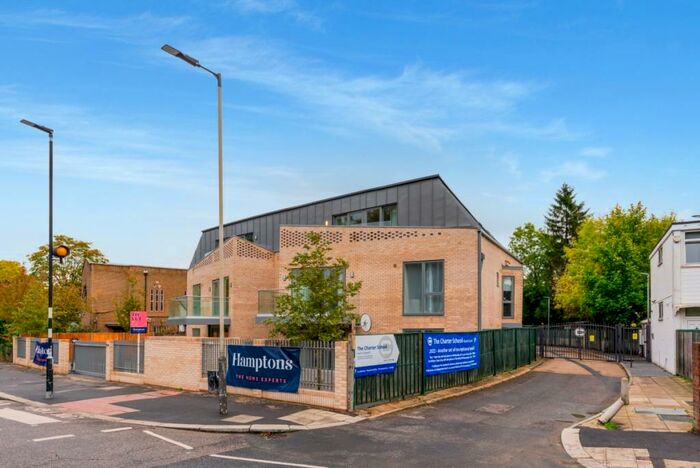 2 Bedroom Flat To Rent In A Red Post Hill London, SE24