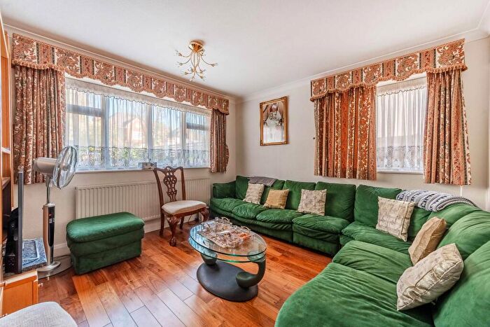 5 Bedroom Detached House For Sale In The Avenue, Hatch End, Pinner, HA5