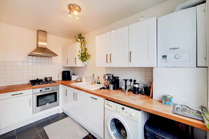 2 Bedroom Apartment To Rent In Queens Ride, London, SW13