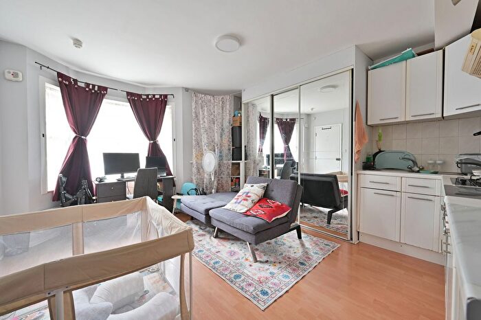 1 Bedroom Flat To Rent In Bakery Mews, Watford, WD18