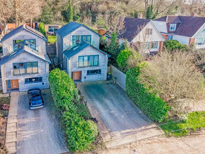 5 Bedroom Detached House For Sale In Hillview Road, Rayleigh, SS6