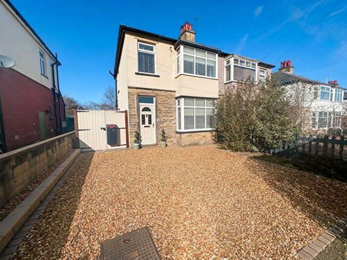 3 Bedroom Semi Detached House For Sale In Mayfield Avenue, Huddersfield, HD5