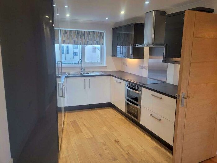 4 Bedroom Terraced House To Rent In The Crescent, Pembroke, SA72