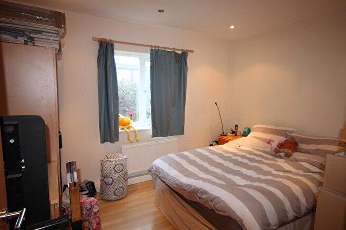 2 Bedroom Flat To Rent In Delph Court, LS6