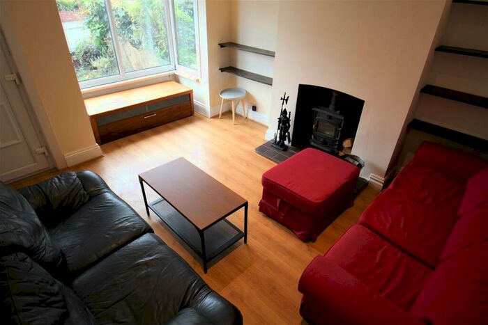 5 Bedroom Terraced House To Rent In Newport View, Burley, Leeds, LS6