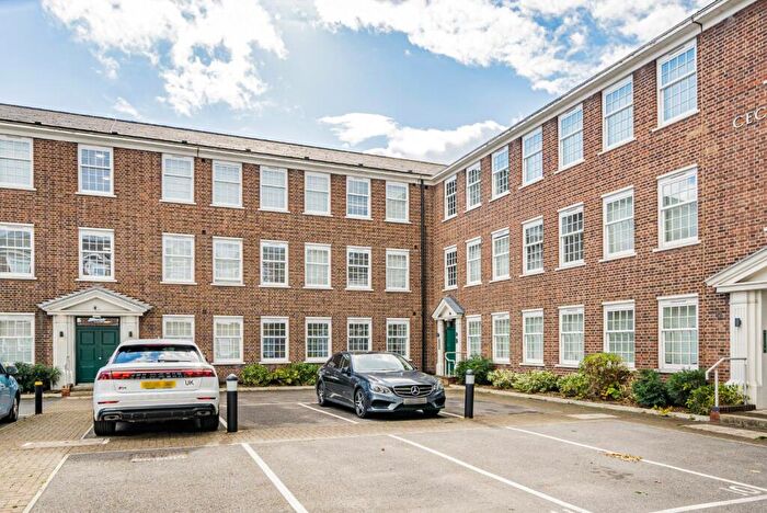 2 Bedroom Flat To Rent In London Road, Enfield, EN2