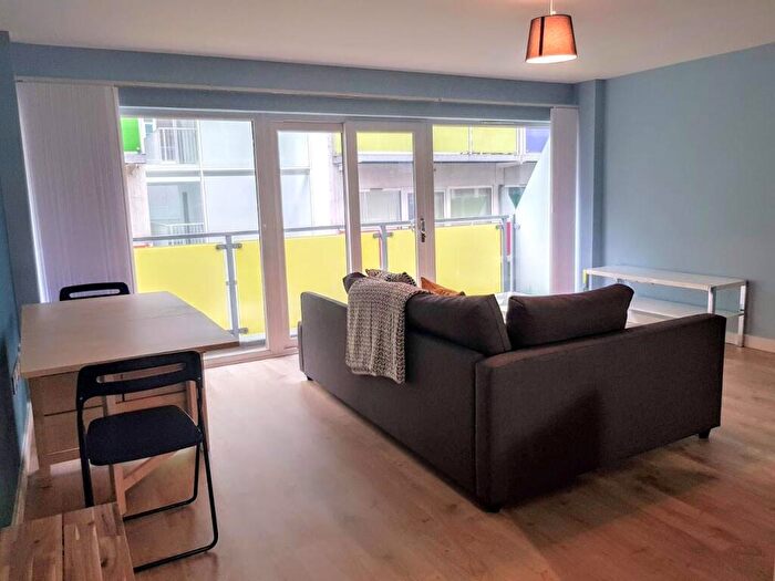 2 Bedroom Flat To Rent In Concord Street, Leeds, West Yorkshire, Uk, LS2