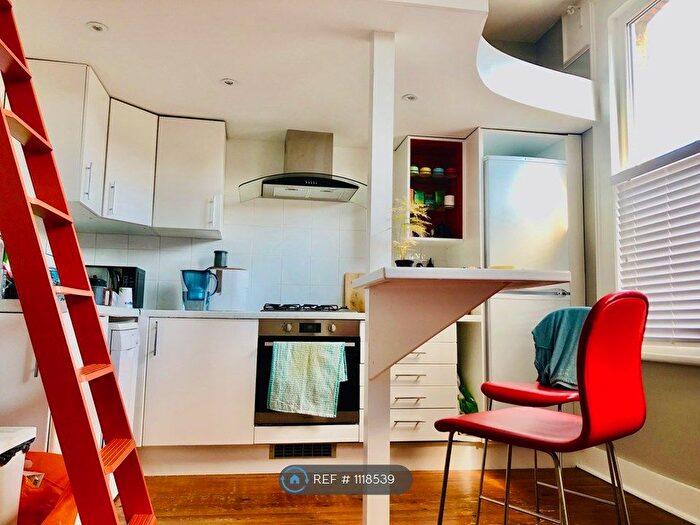 2 Bedroom Flat To Rent In Railton Road, London, SE24