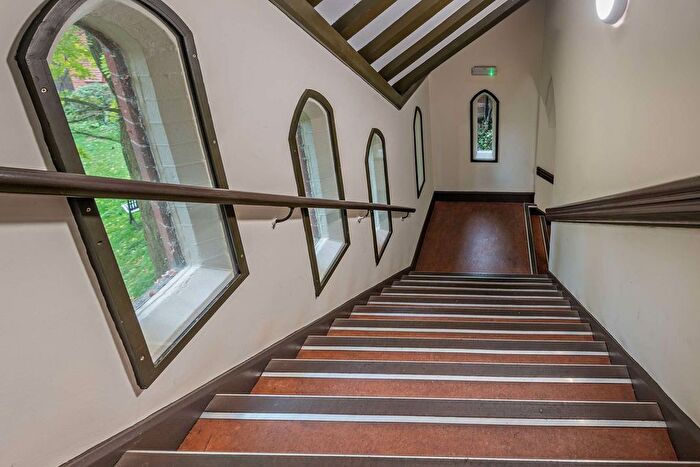 1 Bedroom Flat For Sale In Hatch Lane, Windsor, SL4