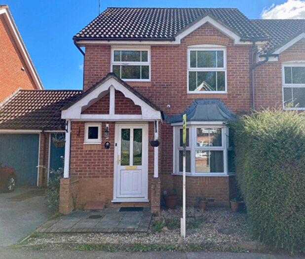 3 Bedroom Semi-Detached House To Rent In Penfold Road, Crawley, RH10