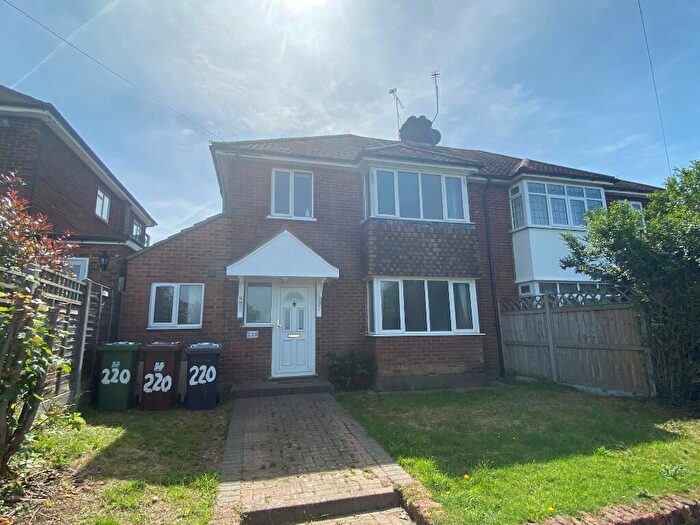 4 Bedroom Semi-Detached House To Rent In Barnet Road, Potters Bar, Hertfordshire, EN6