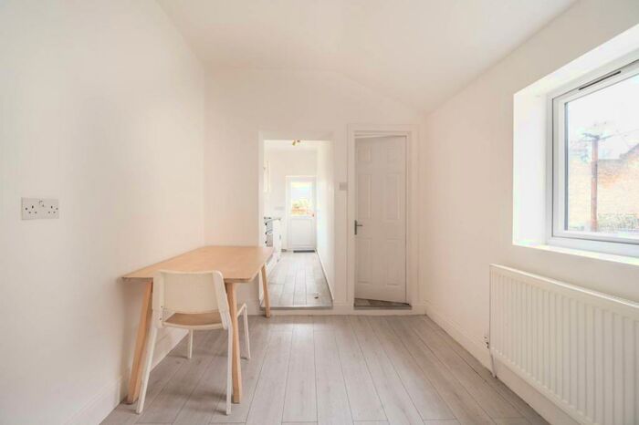 2 Bedroom Flat To Rent In Water Lane, Stratford, London, E15