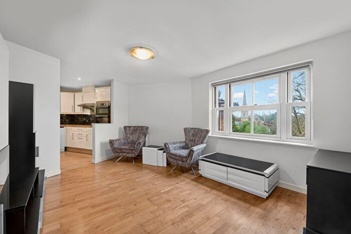 2 Bedroom Flat To Rent In Kings Court, Bessborough Road, SW15