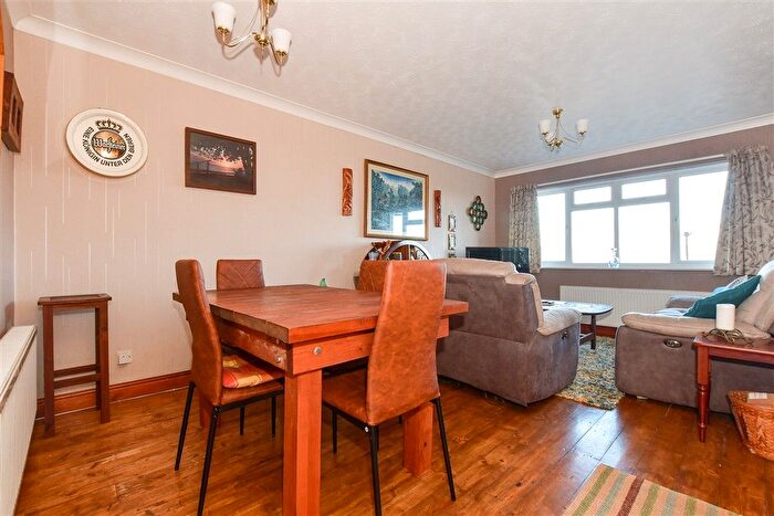 3 Bedroom Semi-detached House For Sale In Blythe Way, Shanklin, Isle Of Wight, PO37