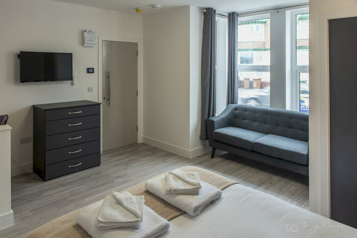 Studio To Rent In - Derrys Villa, Flat, PL4