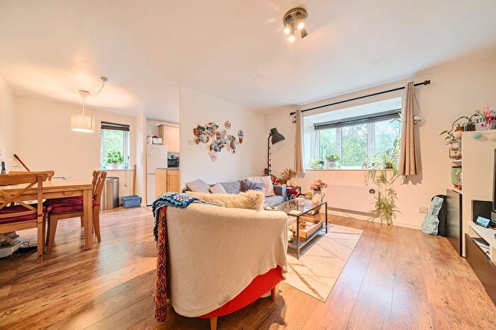 2 Bedroom Flat To Rent In Grinstead Road, Inwen Court Grinstead Road, SE8