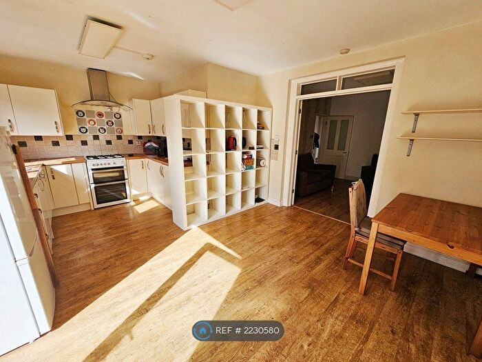 4 Bedroom Semi-Detached House To Rent In Keble Road, Leicester, LE2