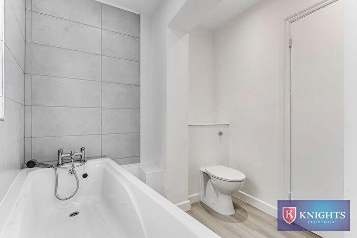 3 Bedroom End Of Terrace House For Sale In Gordon Road, Enfield, EN2