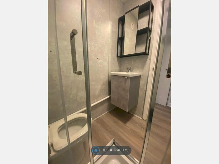 1 Bedroom Flat To Rent In Reynolds Close, London, SW19