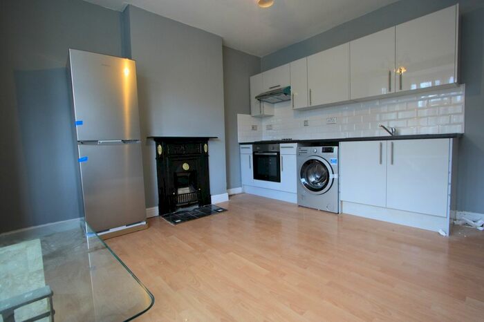 2 Bedroom Flat To Rent In Hill Road, Mitcham, CR4
