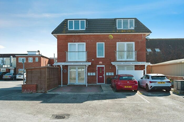 2 Bedroom Flat For Sale In Elm Grove, Hayling Island, PO11