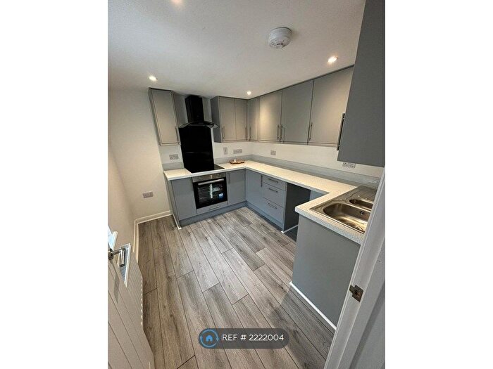 1 Bedroom Flat To Rent In . Southgate Street, Launceston, PL15