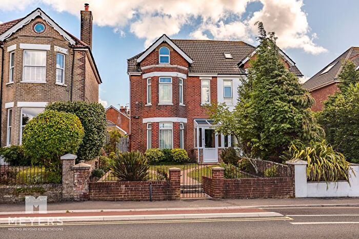 6 Bedroom Semi-Detached House For Sale In Wimborne Road, Poole, BH15