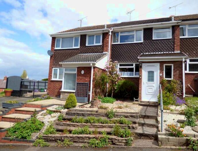 Houses for sale & to rent in WS15 4TX, Yew Close, Armitage With