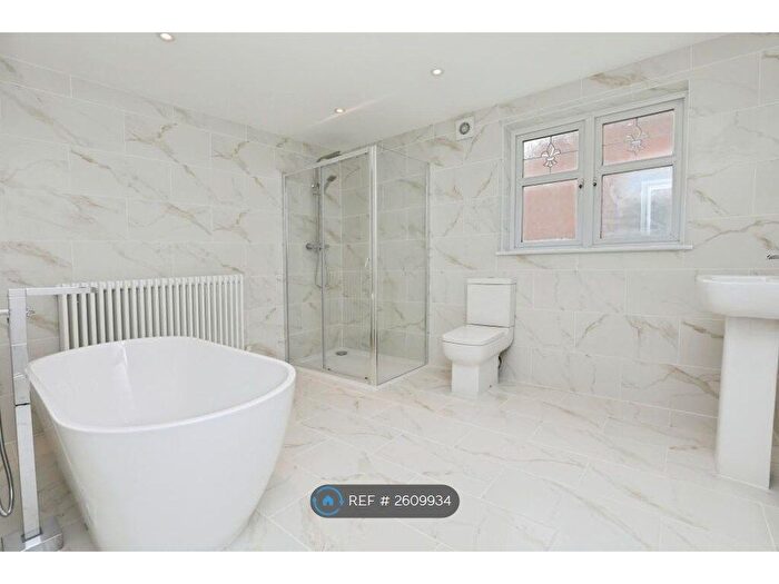 4 Bedroom Terraced House To Rent In Aigburth Road, Liverpool, L17