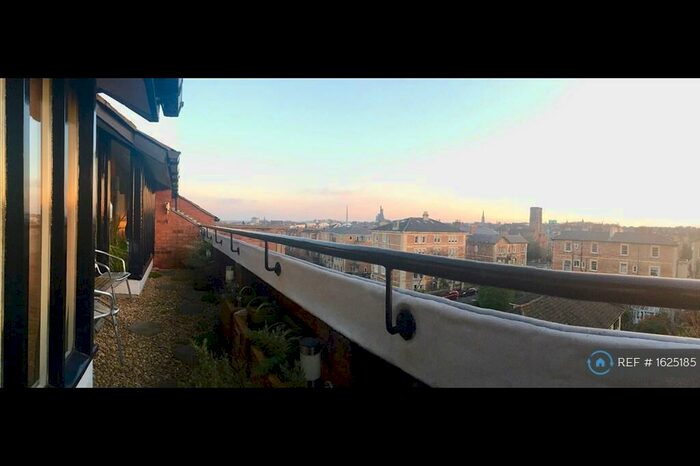 3 Bedroom Penthouse To Rent In Beaufort Rd, Bristol, BS8