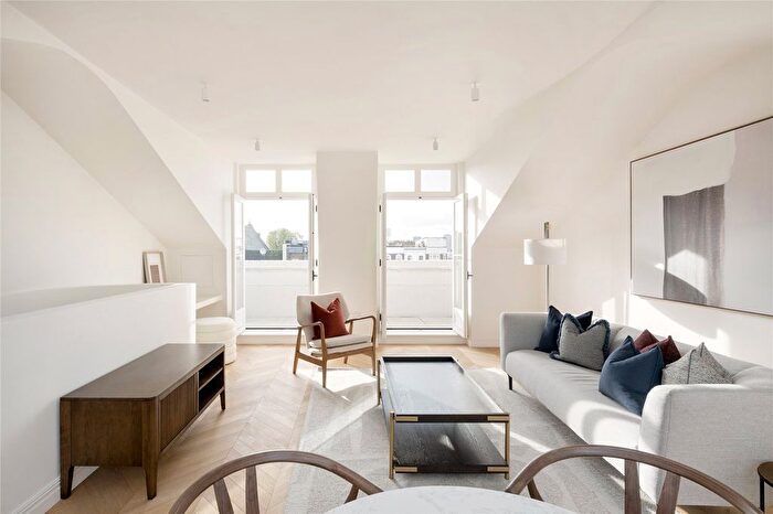 2 Bedroom Flat To Rent In Portobello Road, London, W11