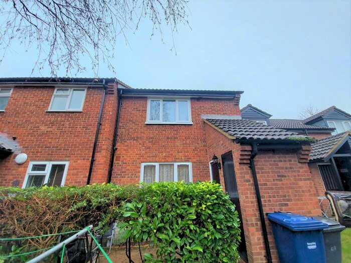 1 Bedroom Flat To Rent In Springwood Crescent, Edgware, Greater London, HA8