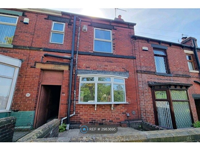 3 Bedroom Terraced House To Rent In Bellhouse Road, Sheffield, S5