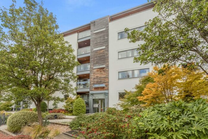 3 Bedroom Flat To Rent In Montpellier Grove Cheltenham, GL50