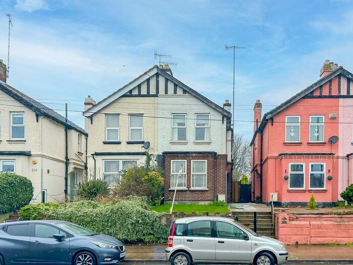 3 Bedroom Semi-Detached House To Rent In Wherstead Road, Ipswich, IP2