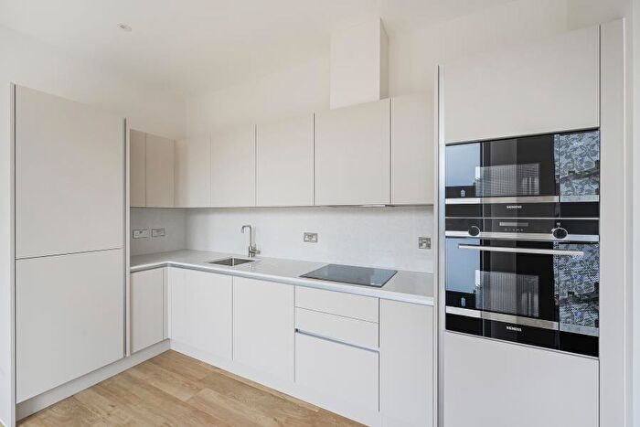1 Bedroom Flat To Rent In Woking, Surrey, GU21