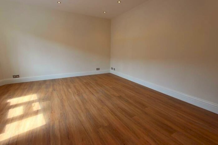 2 Bedroom Apartment To Rent In Chase Side, London, N14