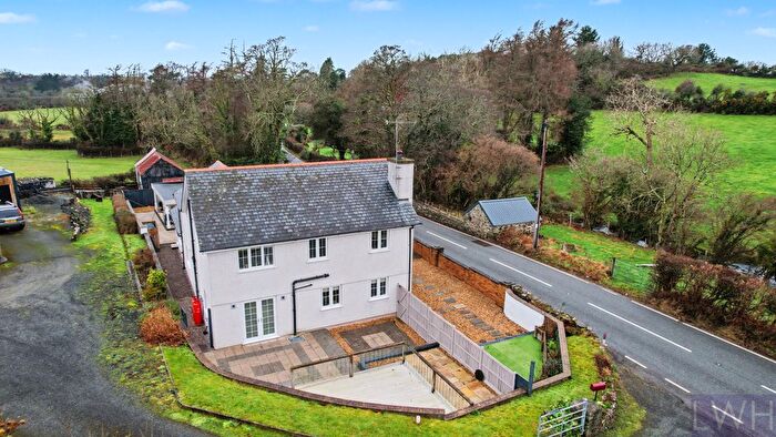 4 Bedroom Property For Sale In Cae Hendre, Chwilog, LL53