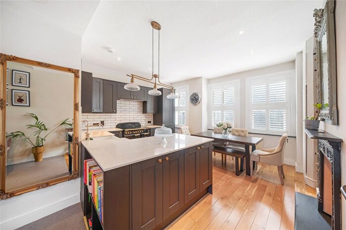 3 Bedroom Flat For Sale In Townmead Road, Parsons Green, Fulham, London, SW6