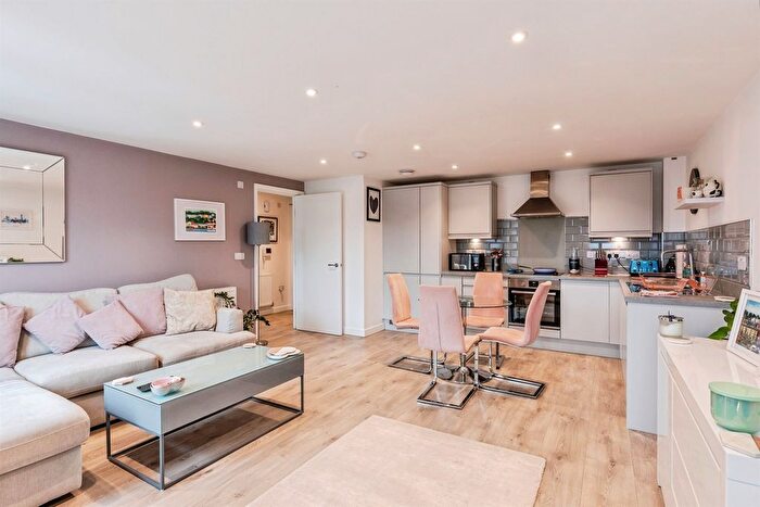 1 Bedroom Flat For Sale In Ashton Rise, Bristol, BS3