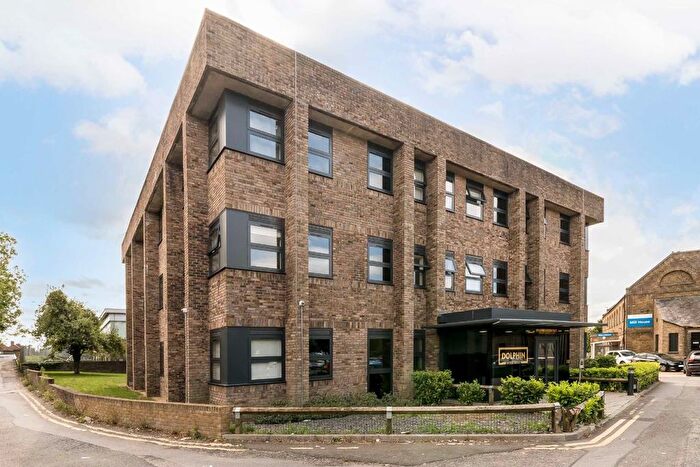 1 Bedroom Flat To Rent In Rockingham Road, Uxbridge, UB8