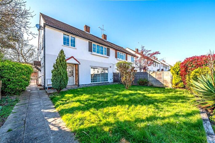 2 Bedroom Maisonette To Rent In Three Corners, Bexleyheath, Kent, DA7