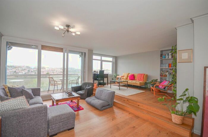 2 Bedroom Flat To Rent In Shepherds Hill, Highgate, London, N6