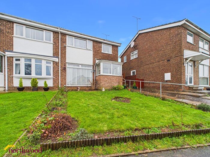 3 Bedroom Semi Detached House To Rent In Bankside, Banbury, OX16