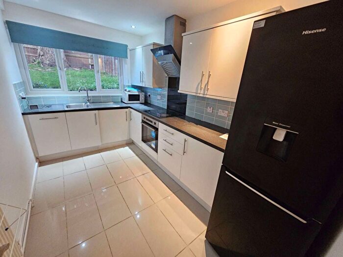 4 Bedroom End Of Terrace House To Rent In Derwentwater Grove, LS6