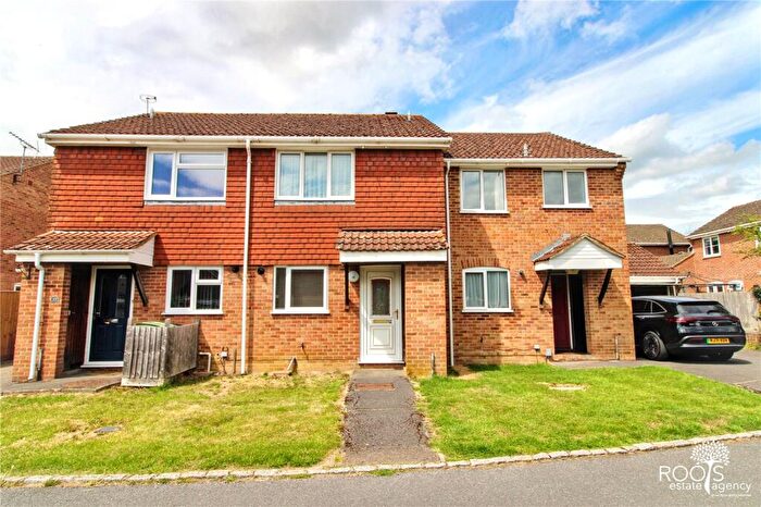 2 Bedroom Terraced House For Sale In Fyfield Road, Thatcham, Berkshire, RG19