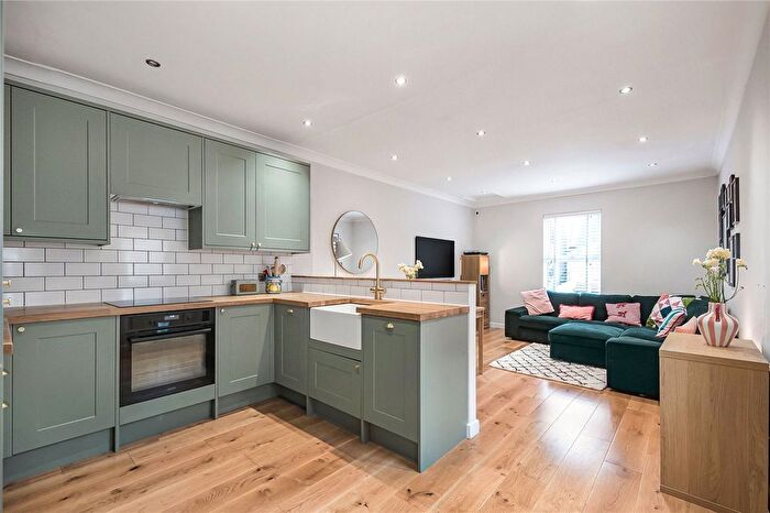 3 Bedroom Flat For Sale In Ribblesdale Road, Furzedown, SW16