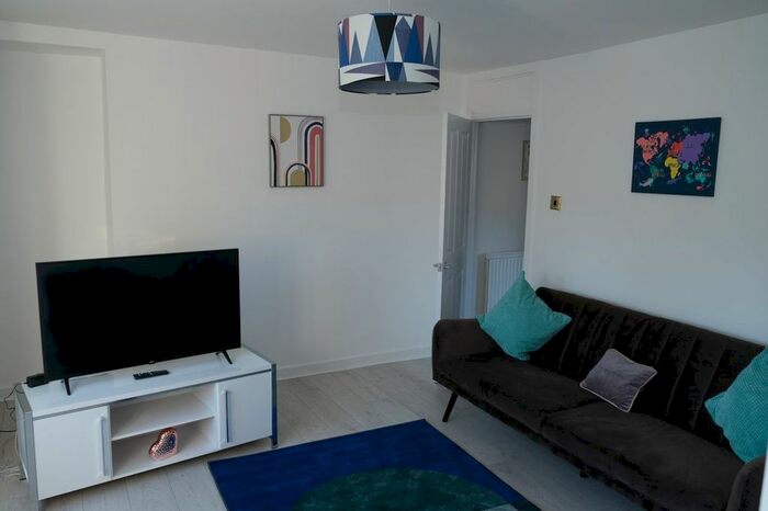2 Bedroom Flat To Rent In Ferguslie Street, Poole, PA23