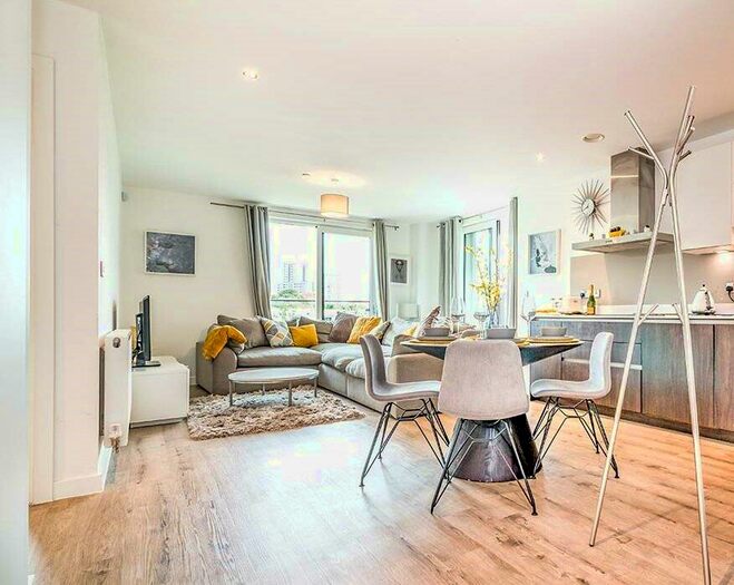 2 Bedroom Apartment To Rent In Lockside Lane, Salford, Greater Manchester, M5